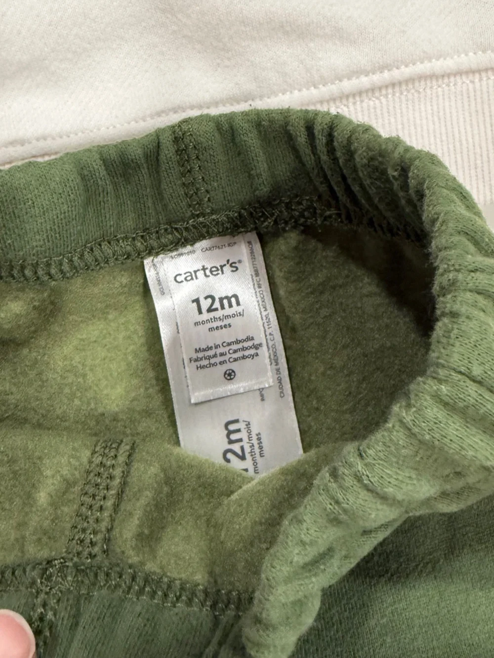 Carter’s two-piece sweatsuit featuring dinosaurs 9 to 12 months boys